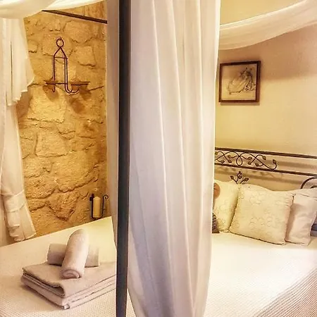 Hébergement de vacances Oikia I, Luxury Stone House In Elani Siviri